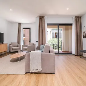 Apartament Limehome Barcelona Placa Pirineus, L’Hospitalet de Llobregat